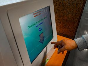 Айсен Николаев проверил готовность Центра неотложной помощи для больных с острыми респираторными инфекциями в Якутске