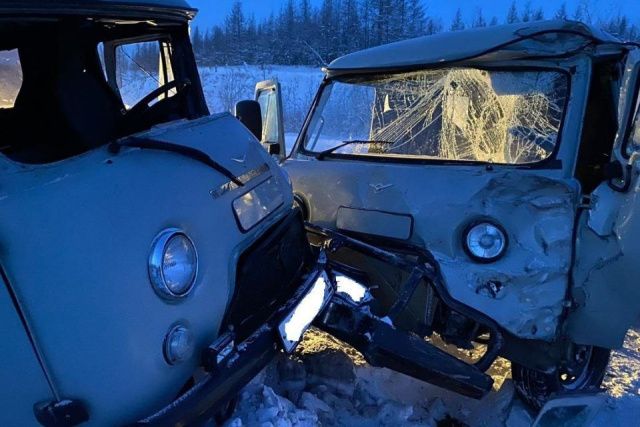 В ДТП с двумя микроавтобусами УАЗ в Верхоянском районе пострадали четыре человека