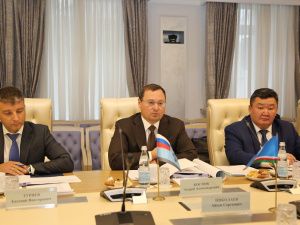 Айсен Николаев обсудил с руководством Росавтодора планы по строительству дорог