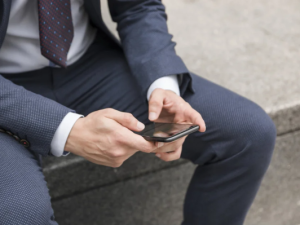 Роскомнадзор: работа WhatsApp и Telegram «частично ограничивается»