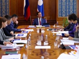 Айсен Николаев проверил ход исполнения стратегических указов