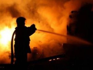 О серии поджогов в Нерюнгри: пожарный спас из горящего дома двух детей