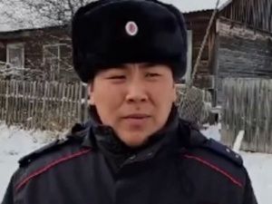 Министр МВД России наградил полицейского из Якутии, который спас двух человек из горящей квартиры