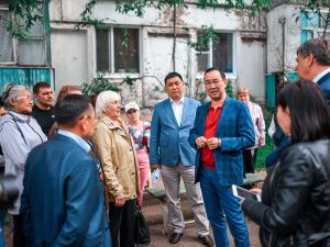 Айсен Николаев в рамках рабочей поездки в Нерюнгринский район особое внимание уделил переселению граждан из аварийного жилья
