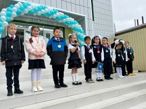 Андрей Тарасенко поздравил с Днем знаний на торжественной линейке школы №29