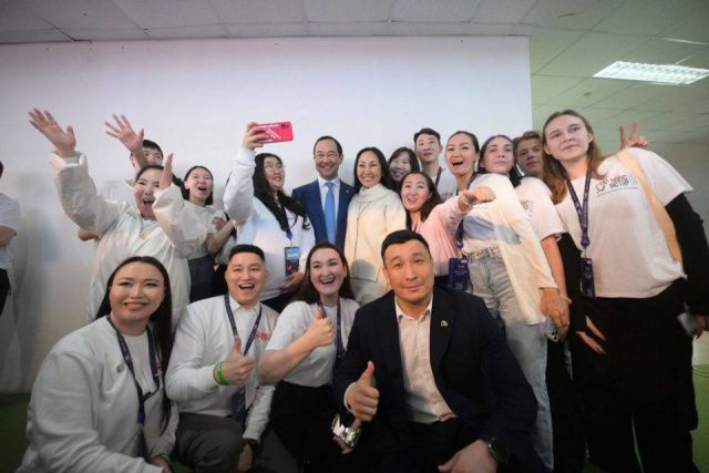 Айсен Николаев посетил тематические площадки фестиваля «Муус Устар»