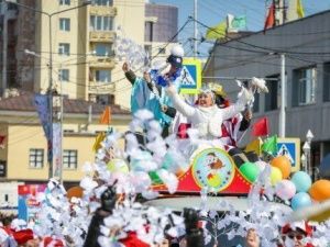 Трудовые коллективы Губинского округа вышли  на первомайскую демонстрацию