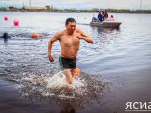 В Якутске прошли соревнования по плаванию в холодной воде