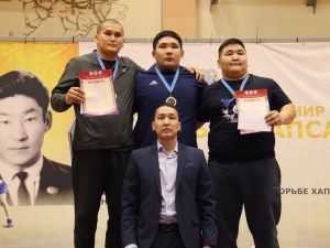 Стали известны имена лучших хапсагаистов турнира памяти Николая Давыдова в Якутске