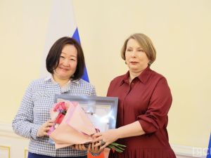 Сотрудники ЗАГСа в Якутии отметили профессиональный праздник