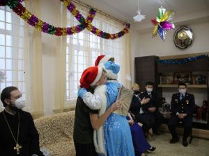 Главная новость МВД Якутии: приключения новогодней почты Полицейского Деда Мороза