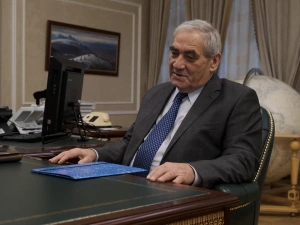 Айсен Николаев обсудил с Вячеславом Штыровым вопросы развития энергетики