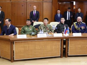 Зампред правительства России Юрий Трутнев вручил госнаграды военнослужащим и добровольцам Якутии