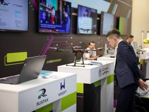 Фоторепортаж с первого дня ВЭФ-2023: улица Дальнего Востока и культурная программа