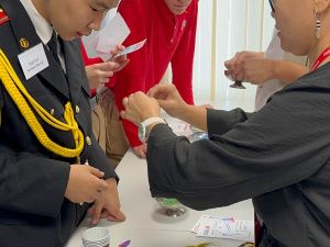 Юнармейцы изготовили обереги для участников СВО