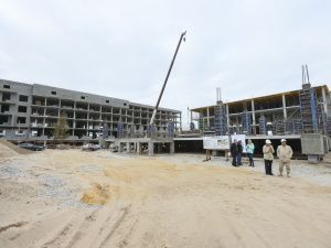 Айсен Николаев раскритиковал темпы строительства объектов в микрорайоне «Звездный»