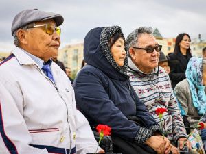 В Якутске возложили цветы к монументу «Воинам-победителям» в честь 80-летия победы в Курской битве