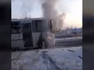 В Якутске загорелся маршрутный автобус с пассажирами