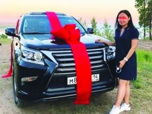 «Окончание школы — тоже немалый труд», — экс-кандидат в мэры Якутска о подаренном дочери «Лексусе»