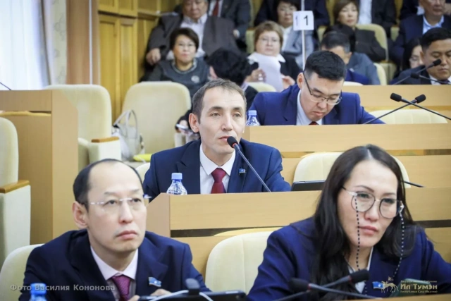 Критикан Иванов «продал» шапку Мономаха