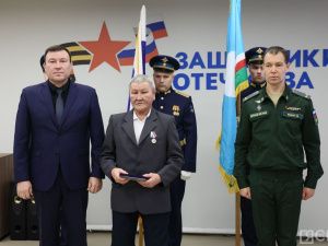 Семьям погибших участников СВО из Якутии вручили ордена Мужества