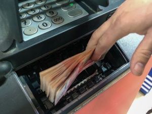 Владелец магазина бытовой техники в Якутске разработал схему незаконного обогащения с участием бомжей