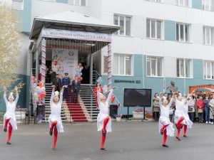 Евгений Григорьев поздравил школьников с Днем знаний