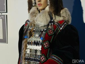 В Якутске презентовали выставку «Сказки зимы» модельера Августины Филипповой