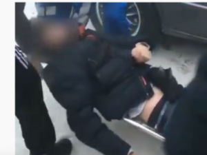 В Якутске два молодых человека задохнулись на парковке?