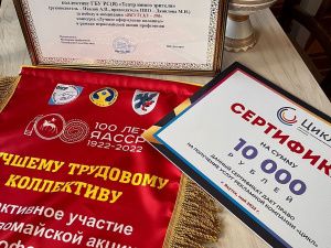 ТЮЗ победил в номинации «ЯКУТСКУ-390» в конкурсе «Лучшее оформление колонны» в рамках первомайской акции Федерации независимых профсоюзов России