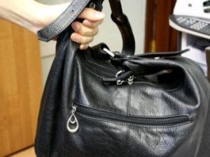 В Якутске гардеробщица украла сумку у посетительницы ресторана