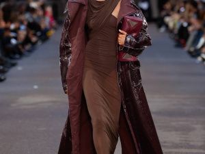 В чем встречать Новый 2024 год Дракона: цвета, тренды, аксессуары