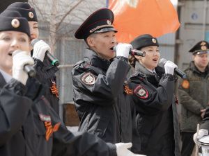 «Поем двором»: в Мархе поздравили ветерана Великой Отечественной войны Наума Слепцова