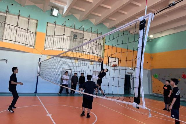 В Якутске прошли первые соревнования среди школьников по сахаваболу на Кубок Гагарина