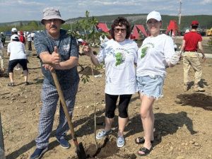Коллектив станции Томмот принял участие в акции «Сад памяти»