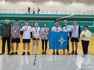 Команда МЧС России одержала победу в рождественском турнире по волейболу