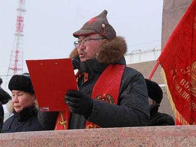 Коммунист – директор школы начал агитацию в запрещенной сети