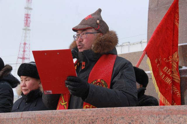 Коммунист – директор школы начал агитацию в запрещенной сети