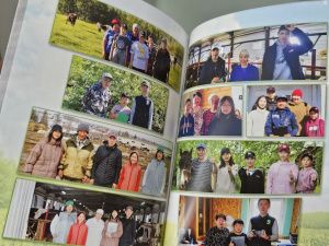 Школьники выпустили книгу о работниках сельского хозяйства села Улахан-Ан