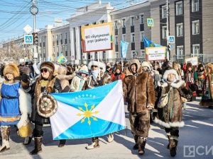 1700 человек прошлись в национальных костюмах по центру Якутска