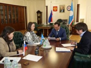 Глава Якутии и директор Роскультцентра обсудили участие республики в «Российской креативной неделе»