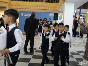 Торжественную линейку провели в Якутской городской национальной гимназии