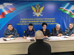 Уполномоченный по правам человека в Республике Саха (Якутия) Сардана Гурьева и старший помощник прокурора Республики Саха (Якутия) Тимур Никифоров провели личный прием в следственном изоляторе