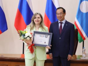 Айсен Николаев наградил представителей строительной отрасли Якутии