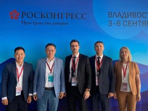 Владимир Егоров на ВЭФ-2024 встретился с представителями ПАО «Сургутнефтегаз»