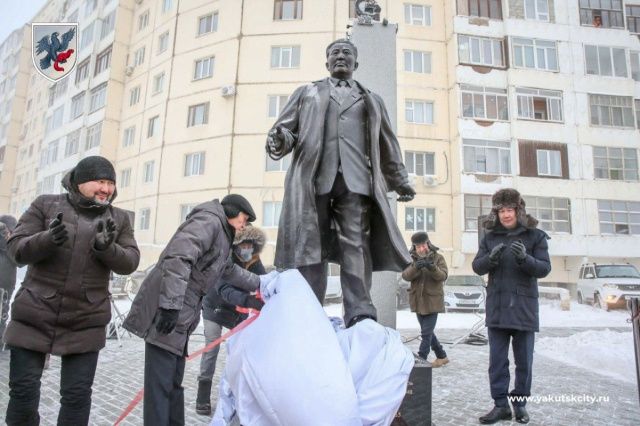 Памятник Семену Борисову открыли в Якутске