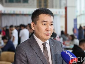 В Якутске провели молодежную ярмарку трудоустройства «Шаг к карьере»