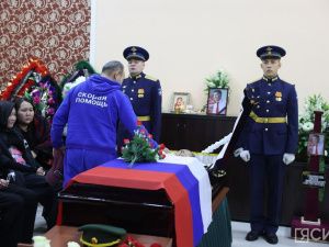 «Какой он был скромный, такой же был железный характером». В Якутске простились с Саввой Михайловым