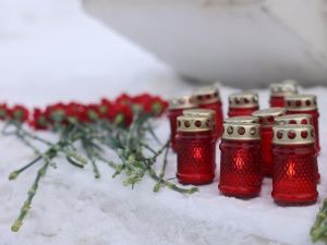 В Якутске организован стихийный мемориал в память о жертвах теракта