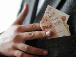 В Якутске экс-сотрудник МВД, умолчав об увольнении, обещал за деньги решить вопрос с мигрантами